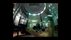 Летаю!девочка летает в аэротрубе! 8 лет