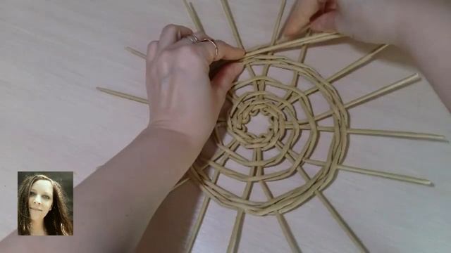 "ЛОВЕЦ СНОВ" из бумажных трубочек смотреть онлайн