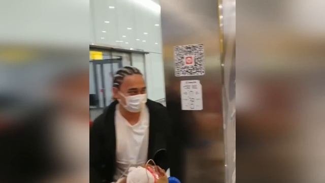? До слез.. Димаш вернулся домой! Теплая встреча Димаша Кудайбергена в аэропорту. Цветы и поцелуи