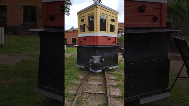 Вагон-снегоочиститель на узкоколейной железной дороге. смотреть онлайн