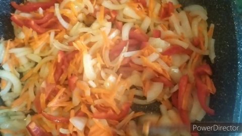 Куриная печень с овощным соусом