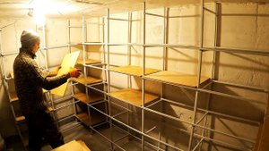 "Бездонное" самодельное хранилище в подвале: показываю, как организовано и сколько в него можно ...