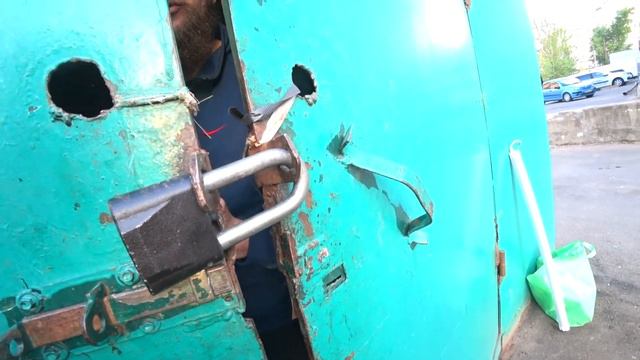 Проник на помойку  Разговор с начальником охраны