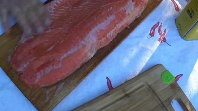 Карельская форель на кедровой доске. Рыба на гриле - пальчики оближешь!