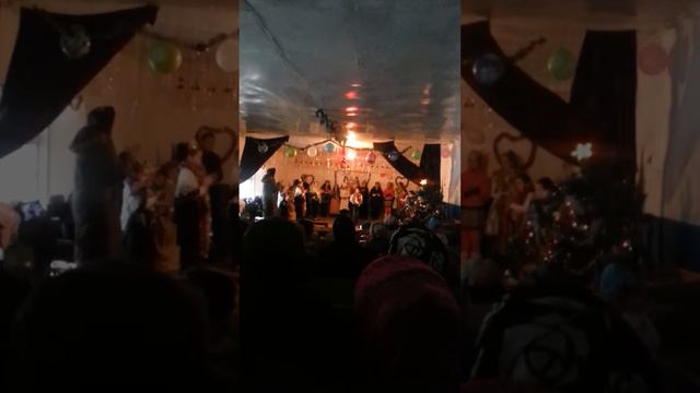 Новогодный праздник в Мазада СОШ смотреть онлайн