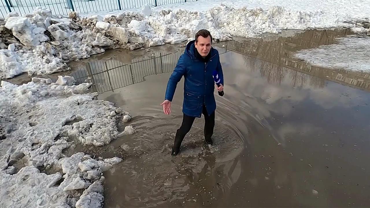 Причиной подтоплений во многих городах становится неубранный снег