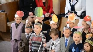 Осень,осень наступила,листья осыпаются