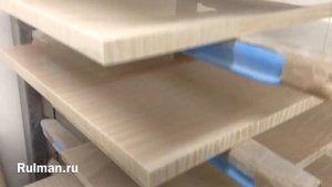 Отделка мебели глянцевым лаком на шпоне клена сикамора