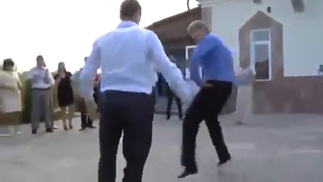 Уделал ведущего свадьбы!