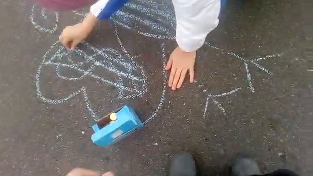 Рисуем мелками с Викой Вей смотреть онлайн