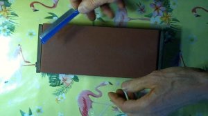 Заточка опасной бритвы на САМОДЕЛЬНОМ ПРИСПОСОБЛЕНИИ под наждачную бумагу.