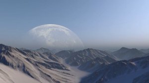 Большая луна заходит за горизонт.
