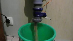 Автоматическая кормушка для кур.