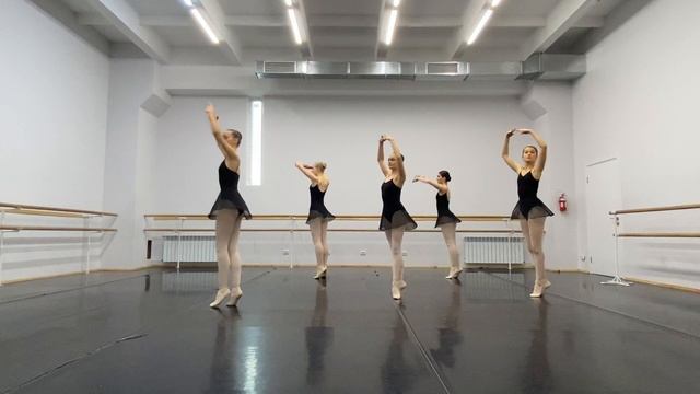 2 Екзерсис на середині залу 05 Grand battement jete смотреть онлайн