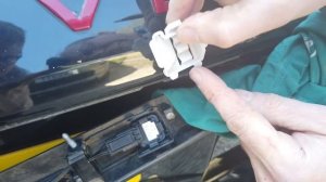 How to fix / replace rear view reversing camera on Range Rover Evoque