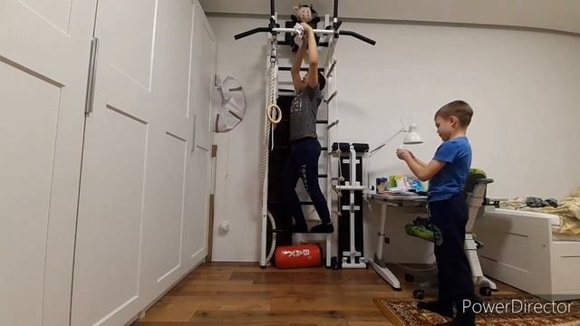 Сколько листов бумаги выдержут человека? | Сила Бумаги смотреть онлайн