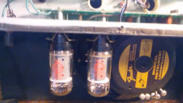 Fender Blues Deluxe 90s смотреть онлайн