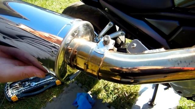 How to change exhaust on Suzuki Bandit 1250S |¦| Sum4Seb Motorcycle Video смотреть онлайн