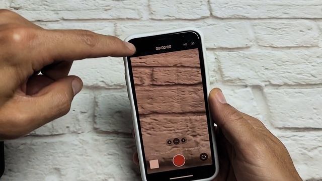 iPhone 11: How Turn On Flashlight While Video Recording from Camera смотреть онлайн