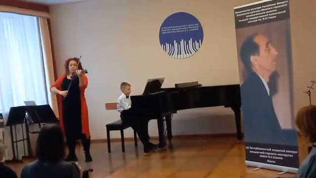 Муз. училище имени Глинки. Играет Илья Морозов и Надежда Владимировна