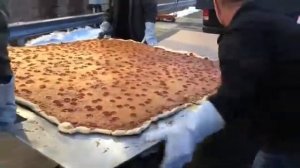 Самая большая пицца в мире - пицца из книги рекордов Гиннесса!