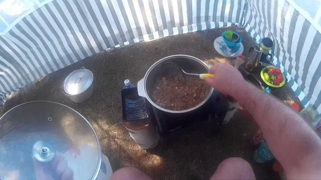 В отпуск с палатками.Часть пятая,Серия,,Плов на газовой плите на берегу реки.mp4 смотреть онлайн