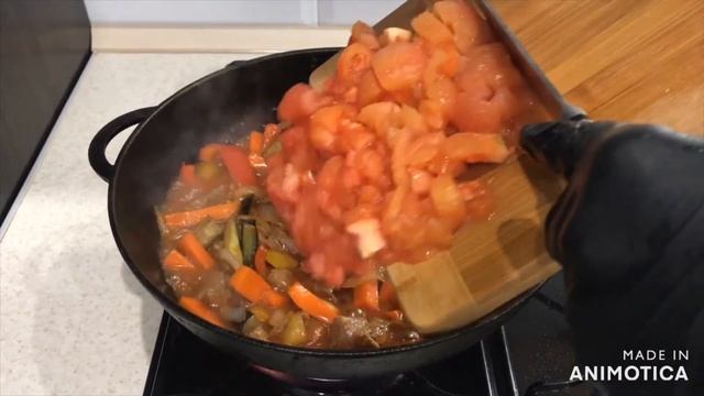 Лагман в чугунном казане на газовой плите смотреть онлайн