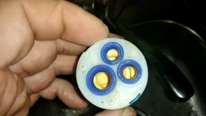 КАК САМОМУ  БЫСТРО ОТРЕМОНТИРОВАТЬ  ВОДОПРОВОДНЫЙ КРАН НА КУХНЕ/How to repair a water tap yourself