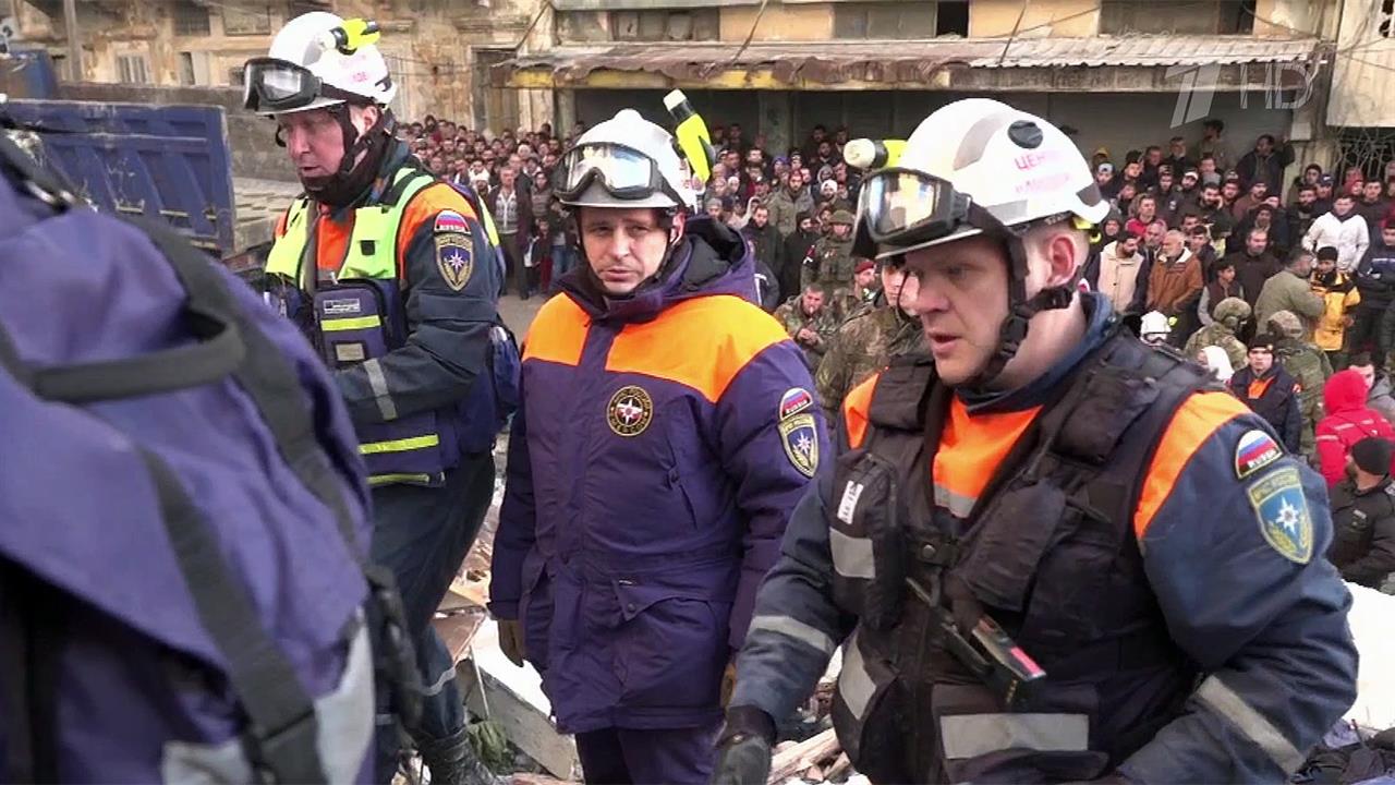 Российские военные и спасатели участвуют в поисково-спасательной операции в Сирии