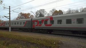 Электровоз ЧС7-107 с пассажирским поездом Воркута-Москва