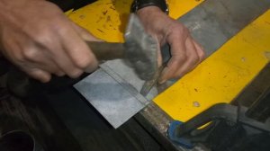 Соединение листового металла в замок / Join the sheet metal in the lock