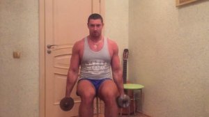 Как накачать верх тела дома с гантелями сидя? Комплекс упражнений с гантелями !