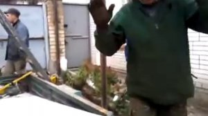 соседи ломают забор