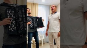 Бер егет гармун сайлый