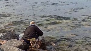 Рыбалка на спиннинг в центре Владивостока,Street Fishing