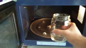 How to sterilize a jar in a microwave