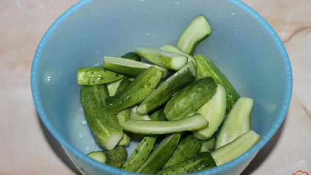 Корнишоны маринованные с чесноком в пакете