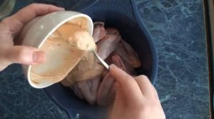 Рецепт: Куриные крылья в томатно-сметанном соусе