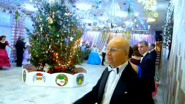 ВАЛЬС ВОКРУГ ЕЛКИ (видео от Елены Поляковой)...Спасибо, Леночка! смотреть онлайн