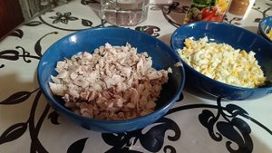 Рецепт салата "Черный принц". Сочетание курицы и чернослива.