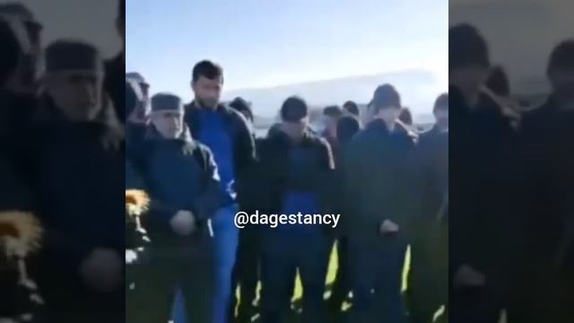 Земельный конфликт разгорается у поселка Семендер в пригороде Махачкалы. Около 400 жителей вышли