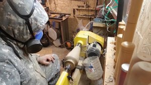Ваза из дерева на токарном станке без люнета.