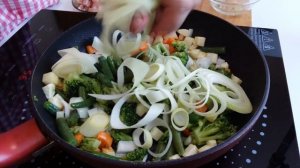 Рецепт поджарки. Куриная поджарка с овощами и травами.