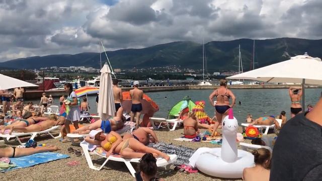 Геленджик. Погода 20 июля 2018 г. Тонкий мыс, пляж Тихая гавань смотреть онлайн