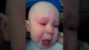 Малыш не любит когда мама поет колыбельную