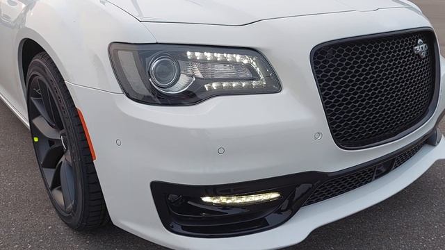 2023 Chrysler 300C 6.4L Hemi V8 смотреть онлайн