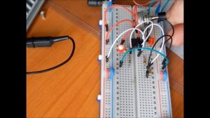 модель работы компаратора LM393