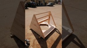 простой деревянный домик на колодец