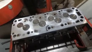 Как выполняется шлифовка камнями форкамерной ГБЦ