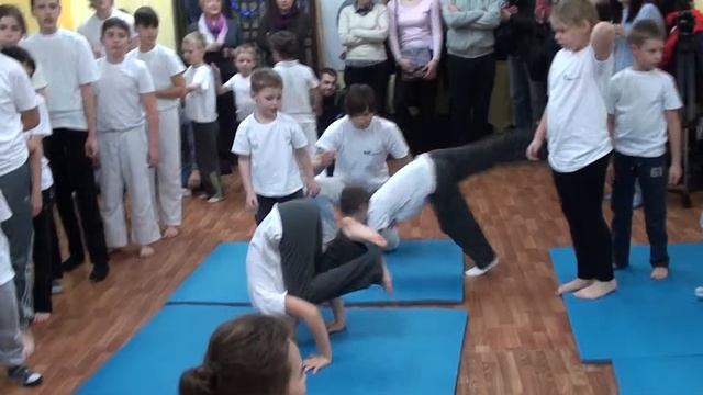 Капоэйра для детей в Киеве. Оболонь и Лукьяновка. Тренер - Алина Кабакова. смотреть онлайн